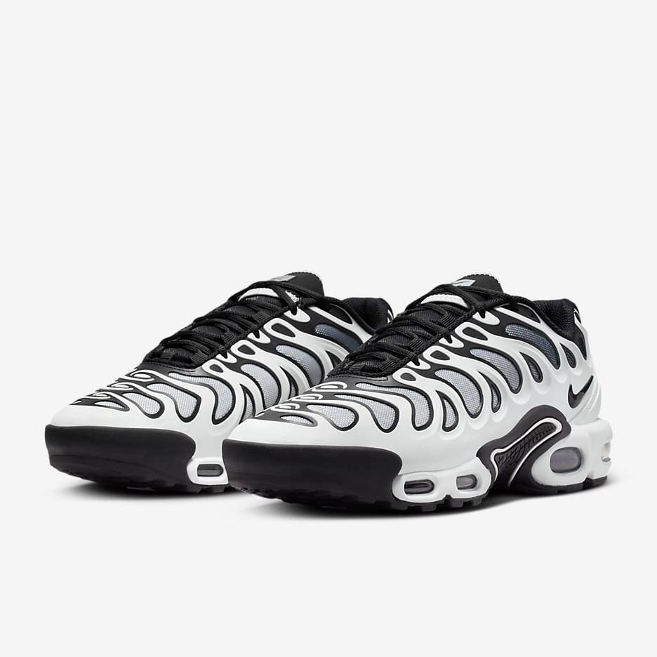 Front-side of Nike Air Max Plus Drift Tuned Air Cushioning – Showing the breatheable Air units and mesh