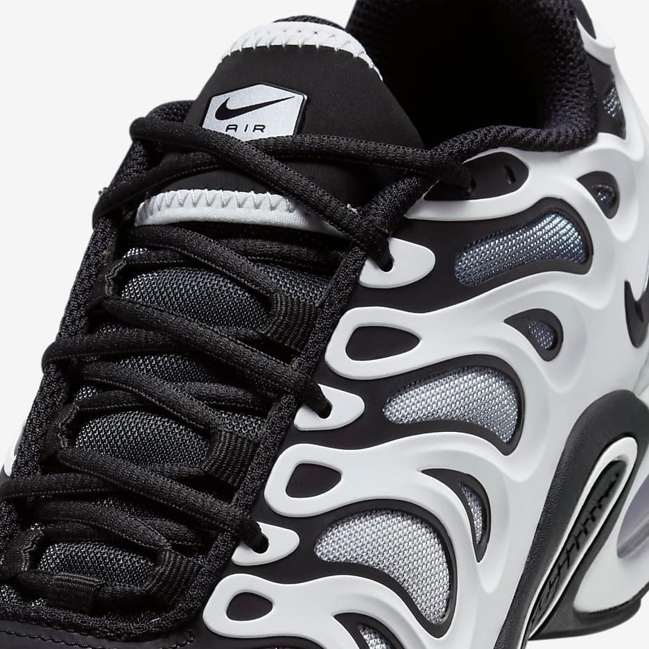 Top view of the Nike Air Max Plus Drift's classic lace-up system – Featuring the traditional lacing and breathable upper.