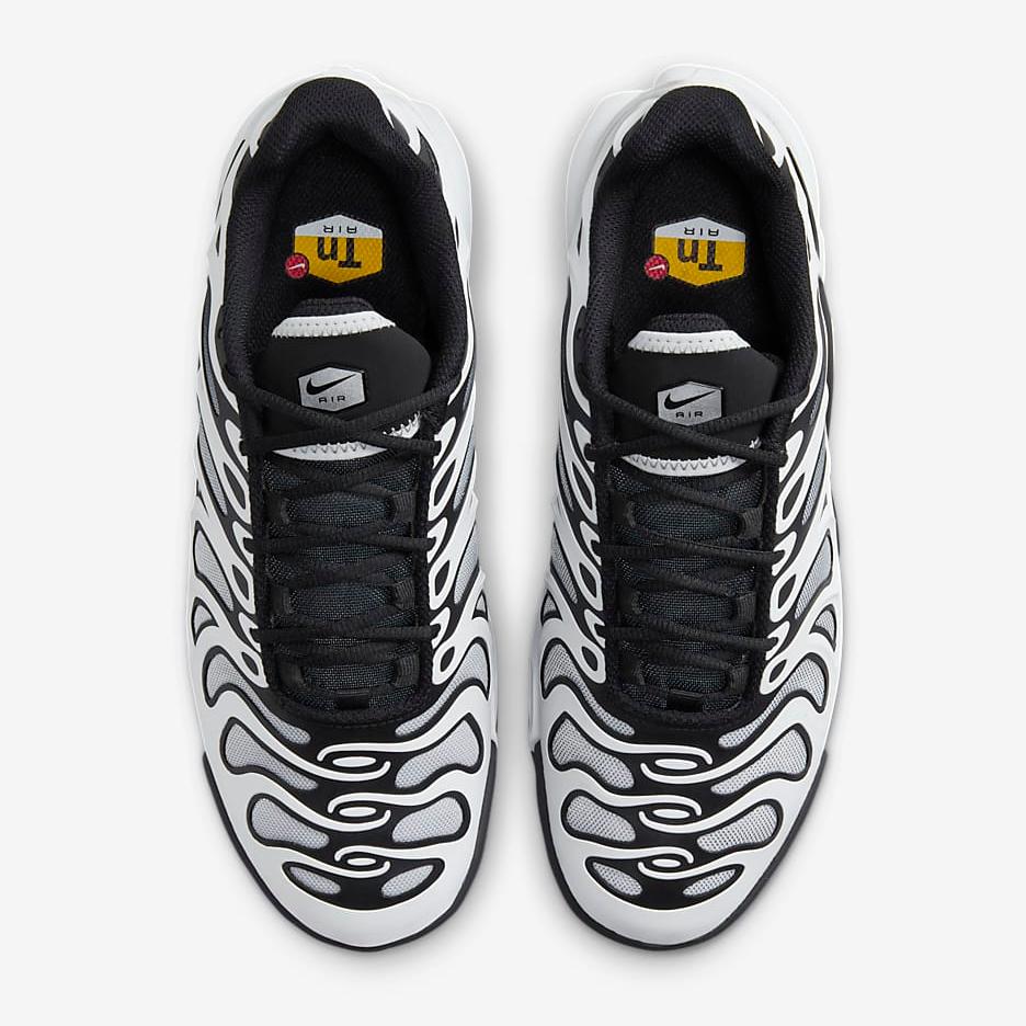 Aerial-View of Nike Air Max Plus Drift Tuned Air Cushioning – Highlighting the visible Air units and comfort technology, and the yellow Tn sign.